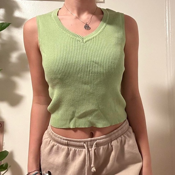 Green vest - Picture 1 of 3